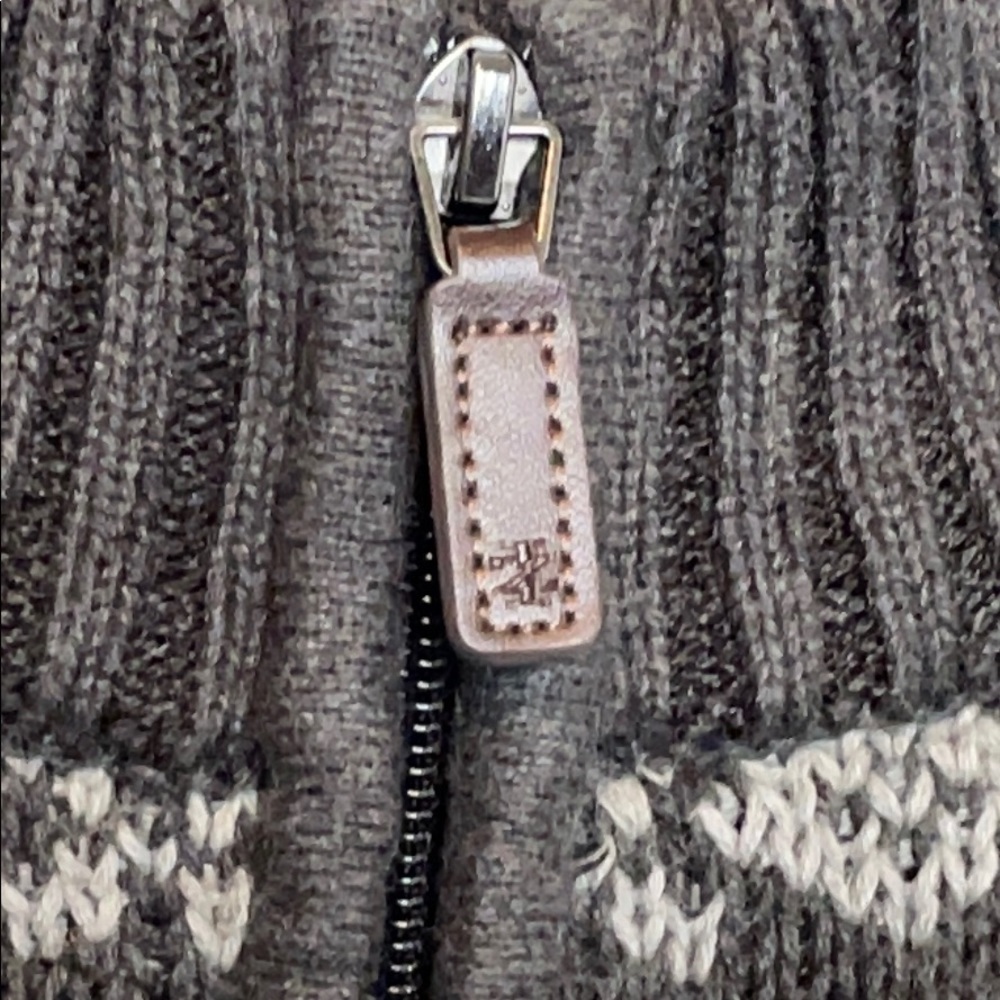 Cozy Cotton Winter 1/4 Zip Sweater (L) - Picture 5 of 9